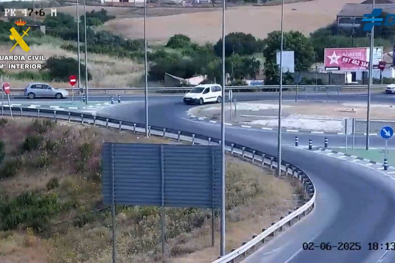 Investigado por conducir ocho kilómetros en sentido contrario por la A-49 en Huelva