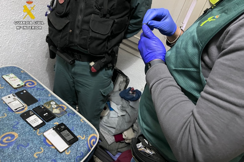 Detenida una trama acusada de estafar casi 1,6 millones de euros por internet