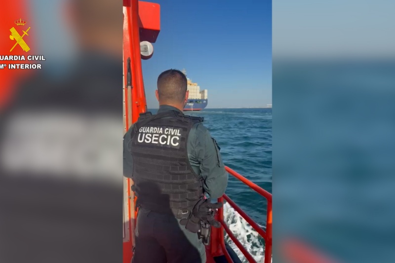 La Guardia Civil interviene 1.300 kilos de cocaína en un portacontenedores en la Bahía de Cádiz