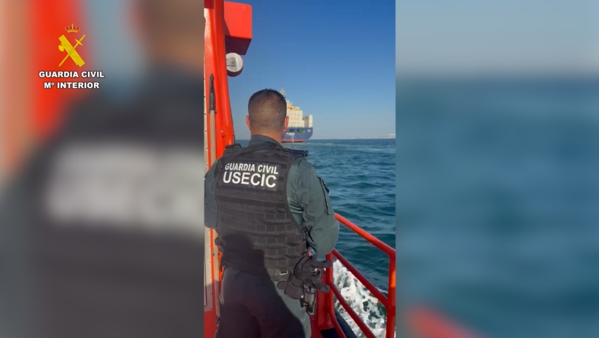 La Guardia Civil interviene 1.300 kilos de cocaína en un portacontenedores en la Bahía de Cádiz