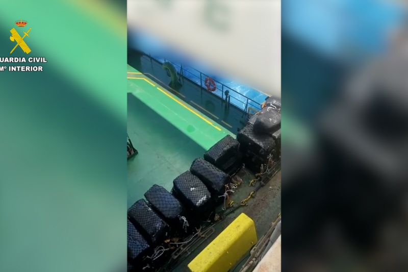La Guardia Civil interviene 1.300 kilos de cocaína en un portacontenedores en la Bahía de Cádiz