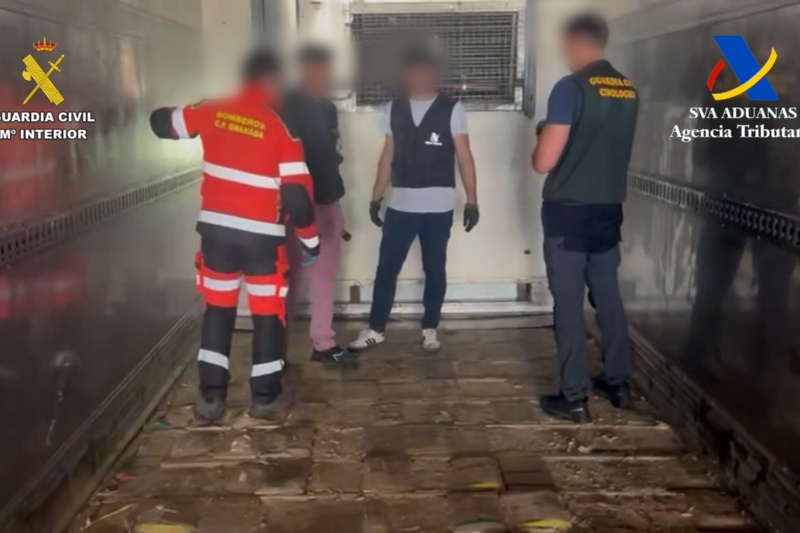 Descubiertos más de 2800 kilos de hachís en el semirremolque de un camión en el Puerto de Motril