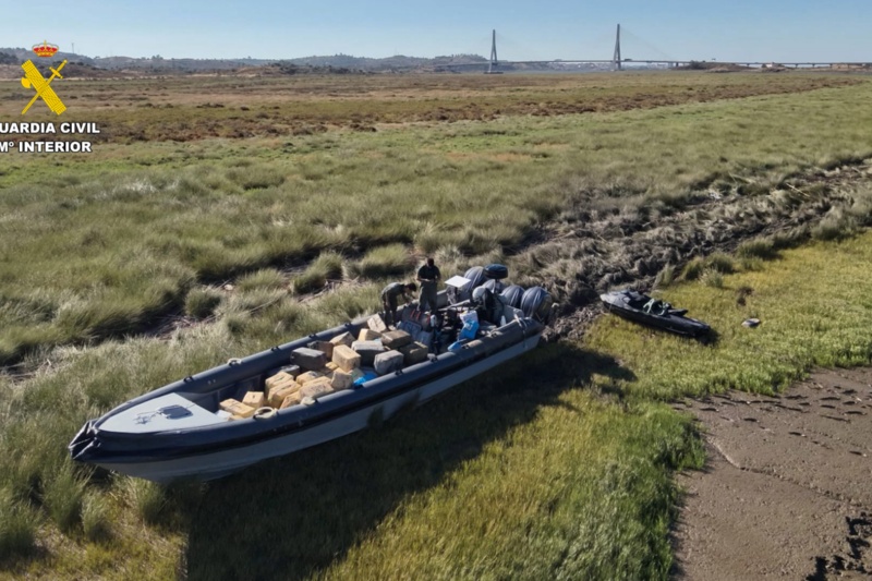 La Guardia Civil interviene dos embarcaciones de alta velocidad cargadas con 5 toneladas de hachís y 2.000 litros de combustible