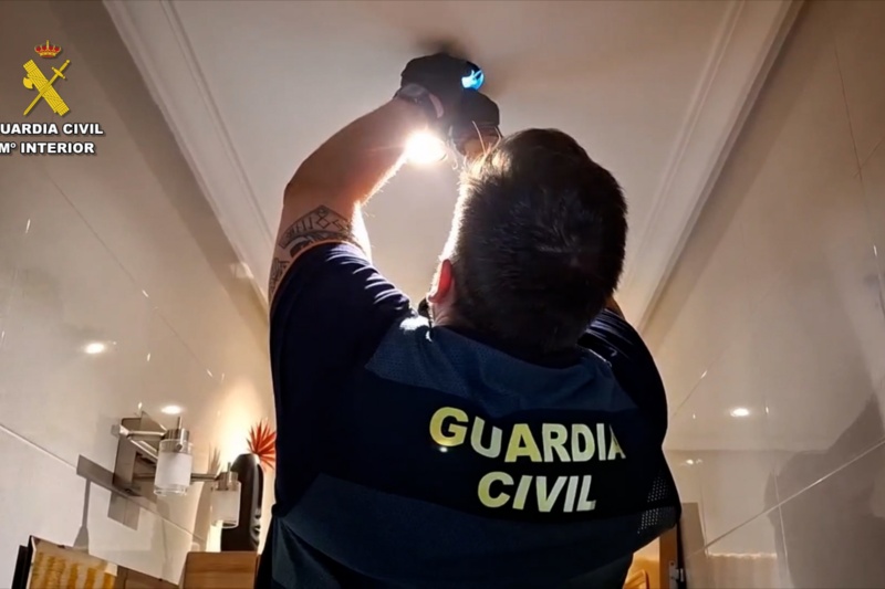 Detenida una persona que grababa a familiares y amigos sin consentimiento en el baño de su casa en Burgos