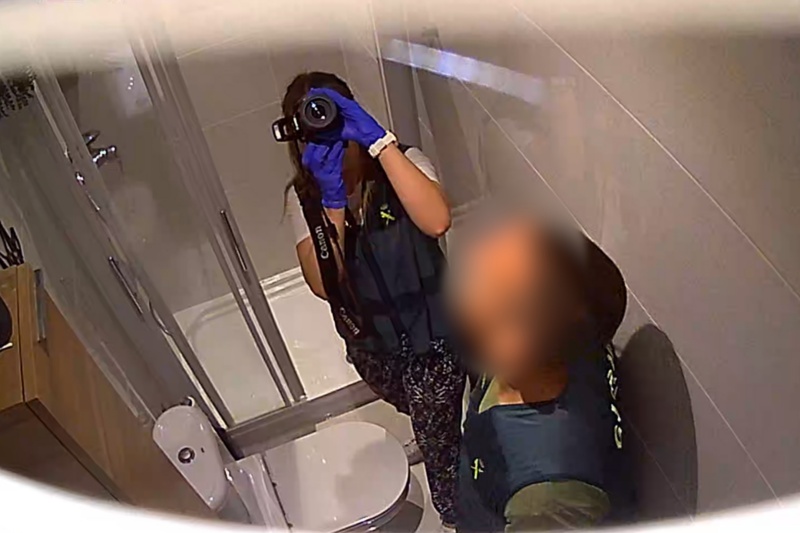 Detenida una persona que grababa a familiares y amigos sin consentimiento en el baño de su casa en Burgos