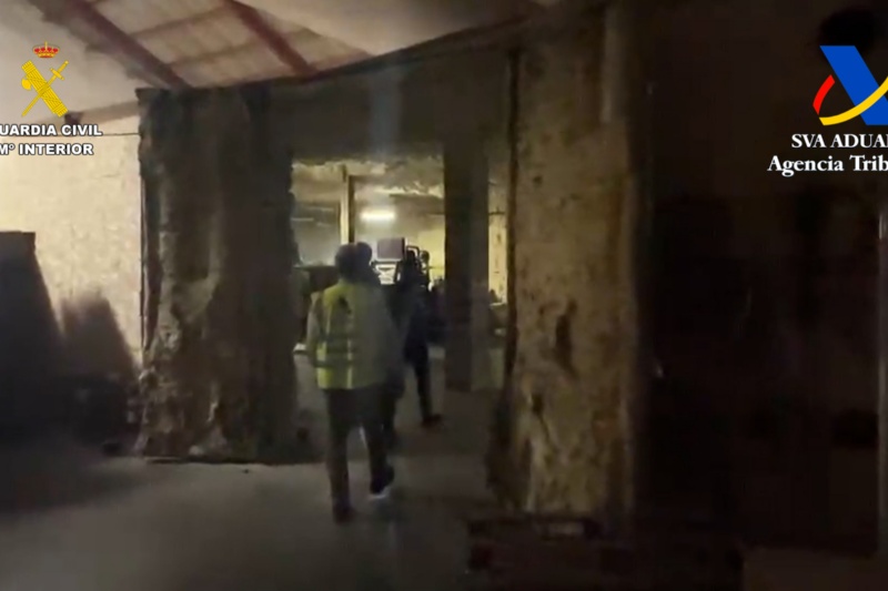 Liberadas 18 personas que trabajaban en condiciones infrahumanas en dos fábricas ilegales de tabaco