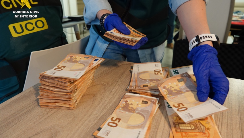 La Guardia Civil desmantela una red de phishing bancario y detiene al principal desarrollador de kits de robo de credenciales en España