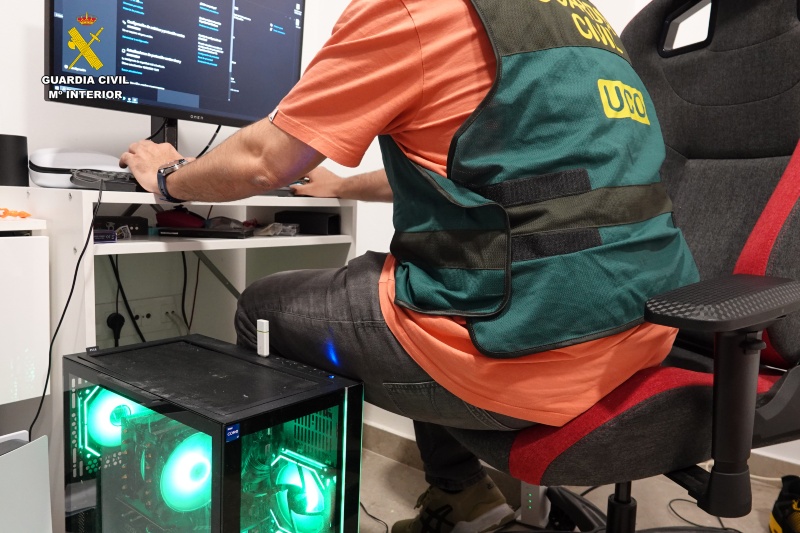 La Guardia Civil desmantela una red de phishing bancario y detiene al principal desarrollador de kits de robo de credenciales en España