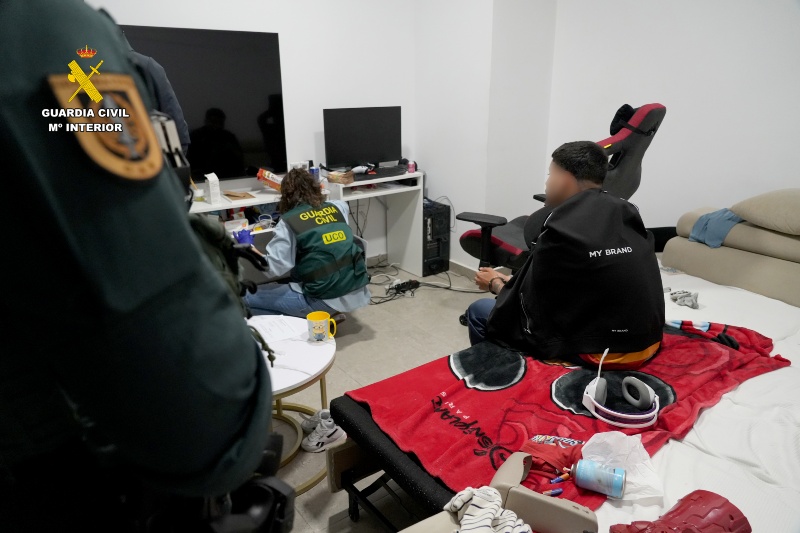La Guardia Civil desmantela una red de phishing bancario y detiene al principal desarrollador de kits de robo de credenciales en España
