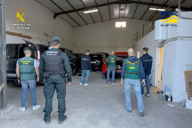 Nueve detenidos de una organización criminal especializada en el robo de vehículos de lujo para su venta en Oriente Medio