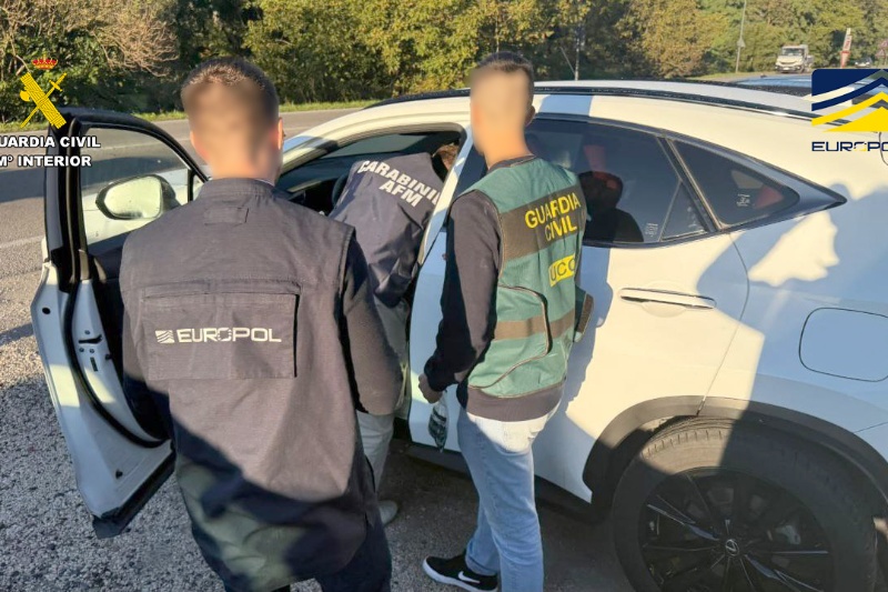 Nueve detenidos de una organización criminal especializada en el robo de vehículos de lujo para su venta en Oriente Medio