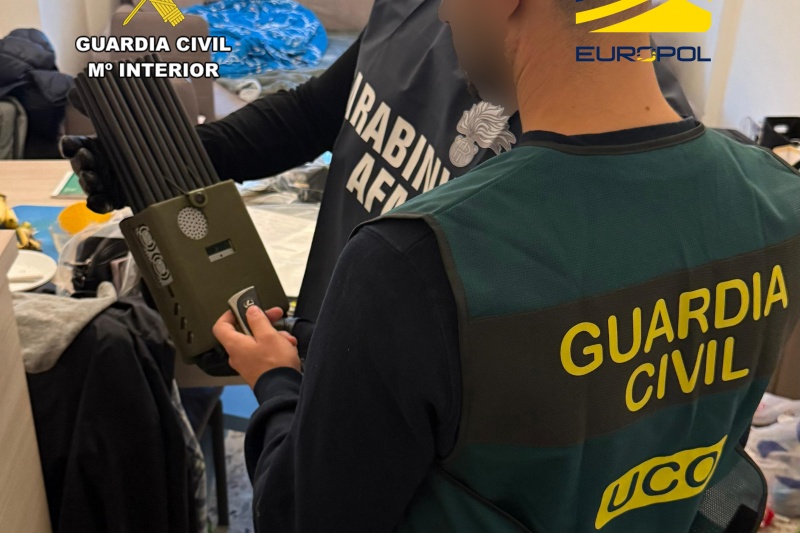 Nueve detenidos de una organización criminal especializada en el robo de vehículos de lujo para su venta en Oriente Medio