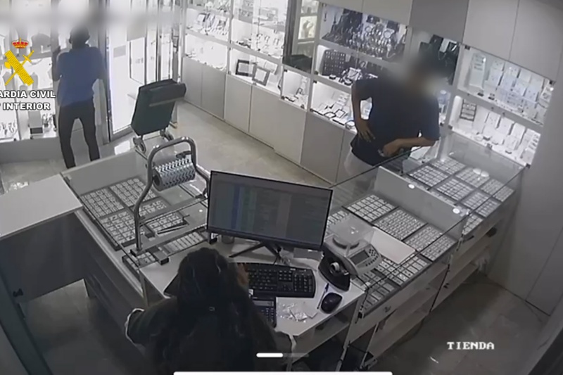 Captura de pantalla del vídeo de seguridad de la joyería