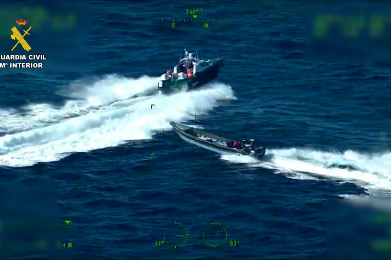 La embarcación fue localizada por el Sistema Integral de Vigilancia Exterior (SIVE) por lo que se organizó un operativo conjunto por mar y aire La embarcación fue localizada por el Sistema Integral de Vigilancia Exterior (SIVE) por lo que se organizó un operativo conjunto por mar y aire