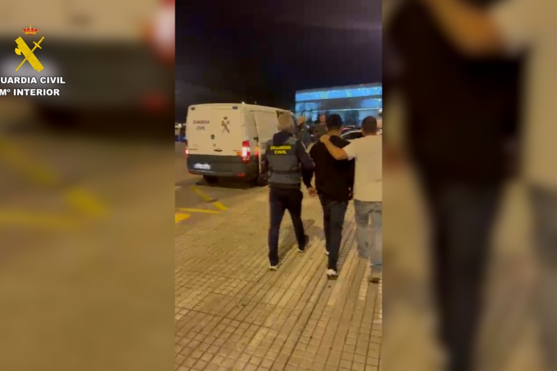 La Guardia Civil detiene a cuatro personas por más de 120 delitos de sextorsión La Guardia Civil detiene a cuatro personas por más de 120 delitos de sextorsión