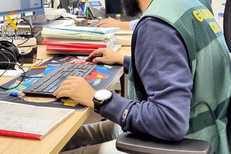 Investigadas 15 personas por fraudes que ascienden a 393.000 euros mediante smishing y vishing Investigadas 15 personas por fraudes que ascienden a 393.000 euros mediante smishing y vishing