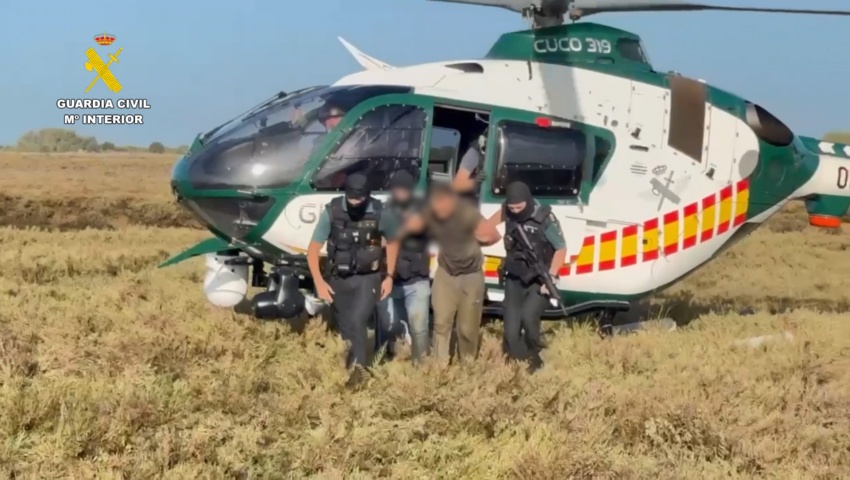 Detenidas infraganti diez personas al intentar descargar 3,5 toneladas de hachís en la costa de Huelva