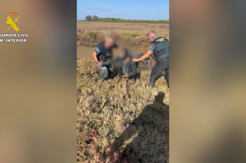 Detenidas infraganti diez personas al intentar descargar 3,5 toneladas de hachís en la costa de Huelva