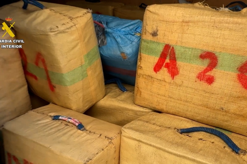 Detenidas tres personas e incautados 4.200 kilogramos de hachís en Alicante