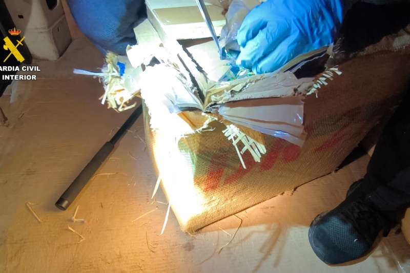 Detenidas tres personas e incautados 4.200 kilogramos de hachís en Alicante