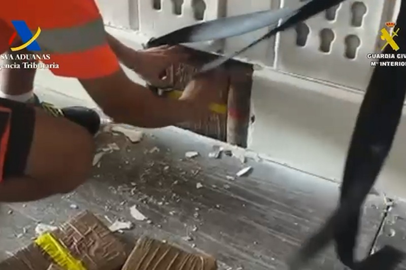 Intervenidos más de 2.100 kilos de hachís en el puerto de Algeciras Intervenidos más de 2.100 kilos de hachís en el puerto de Algeciras