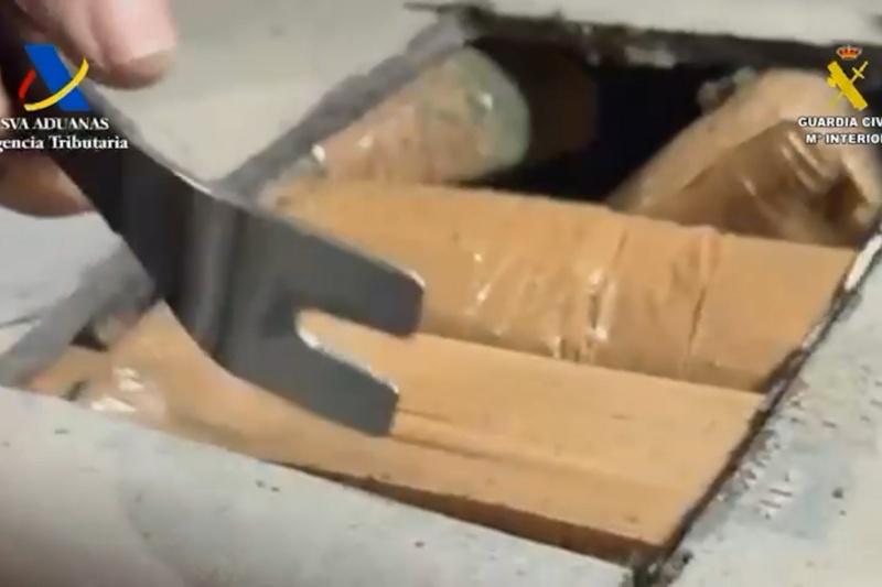 Intervenidos más de 2.100 kilos de hachís en el puerto de Algeciras Intervenidos más de 2.100 kilos de hachís en el puerto de Algeciras