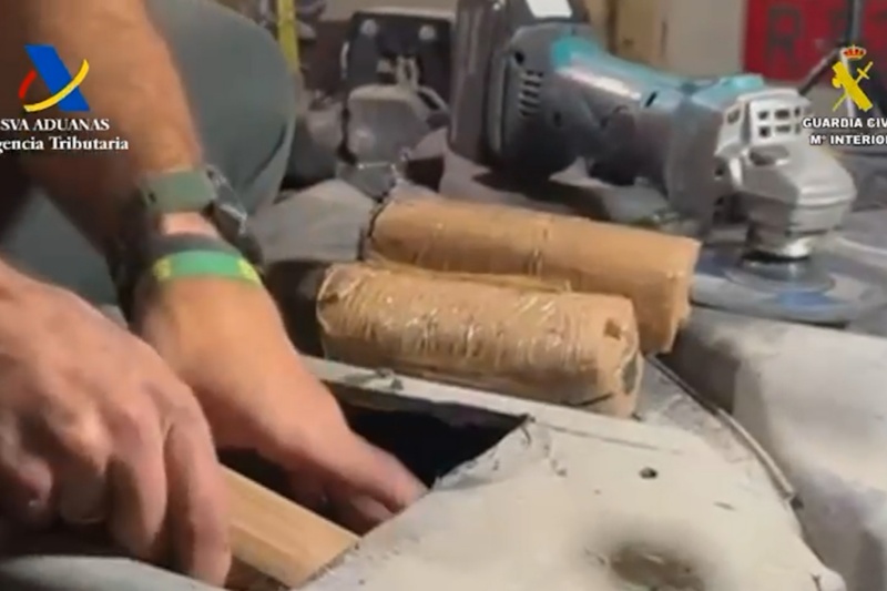 Intervenidos más de 2.100 kilos de hachís en el puerto de Algeciras Intervenidos más de 2.100 kilos de hachís en el puerto de Algeciras