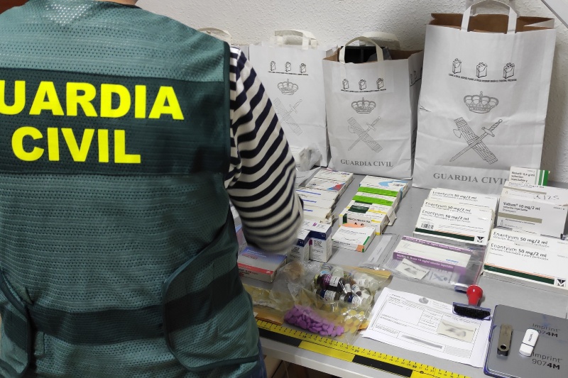 Detenidas 22 personas por vender ilegalmente medicamentos por internet