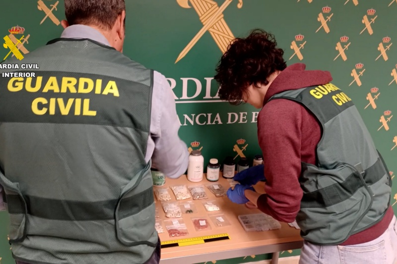 Detenidos por segunda vez en Burgos una falsa doctora y su hijo por recetar sin licencia y prescribir terapias inventadas Detenidos por segunda vez en Burgos una falsa doctora y su hijo por recetar sin licencia y prescribir terapias inventadas