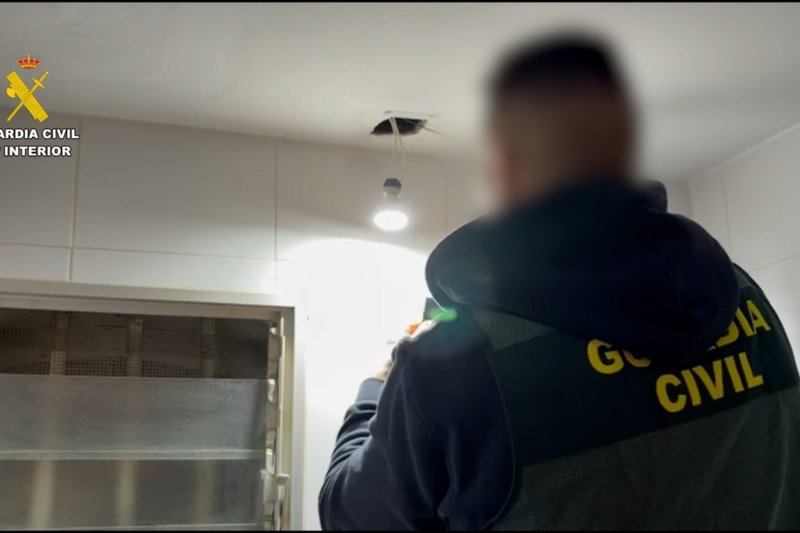 Detenido el responsable de un bar por instalar cámaras ocultas en los aseos