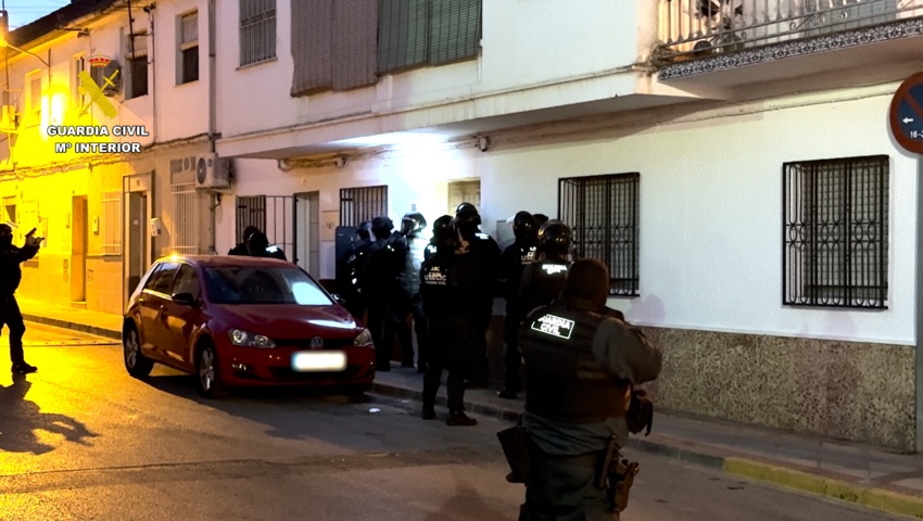 Tres detenidos por disparar desde un coche a dos personas en Iznalloz (Granada).