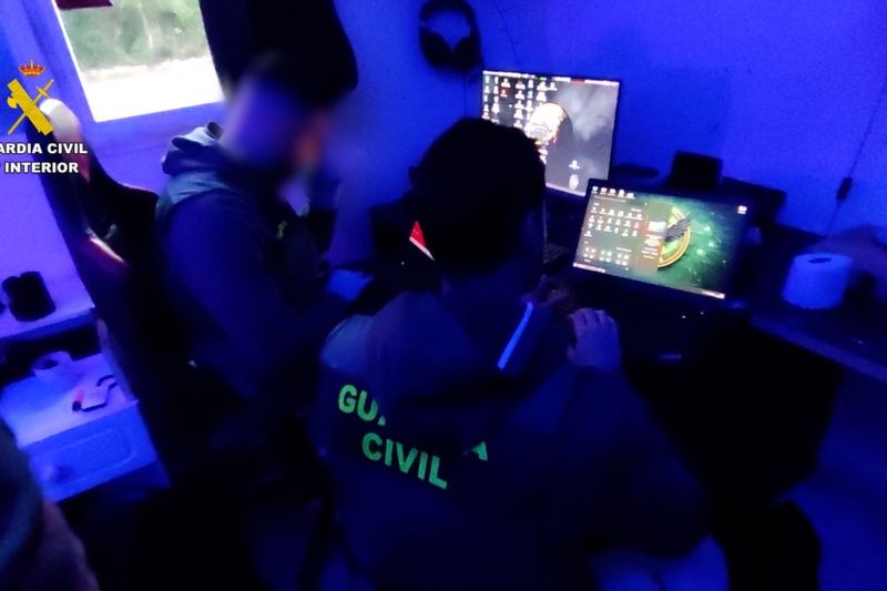 Detenidos los cuatro principales integrantes del grupo hacktivista ‘Anonymous Fénix’ por ciberataques contra organismos públicos