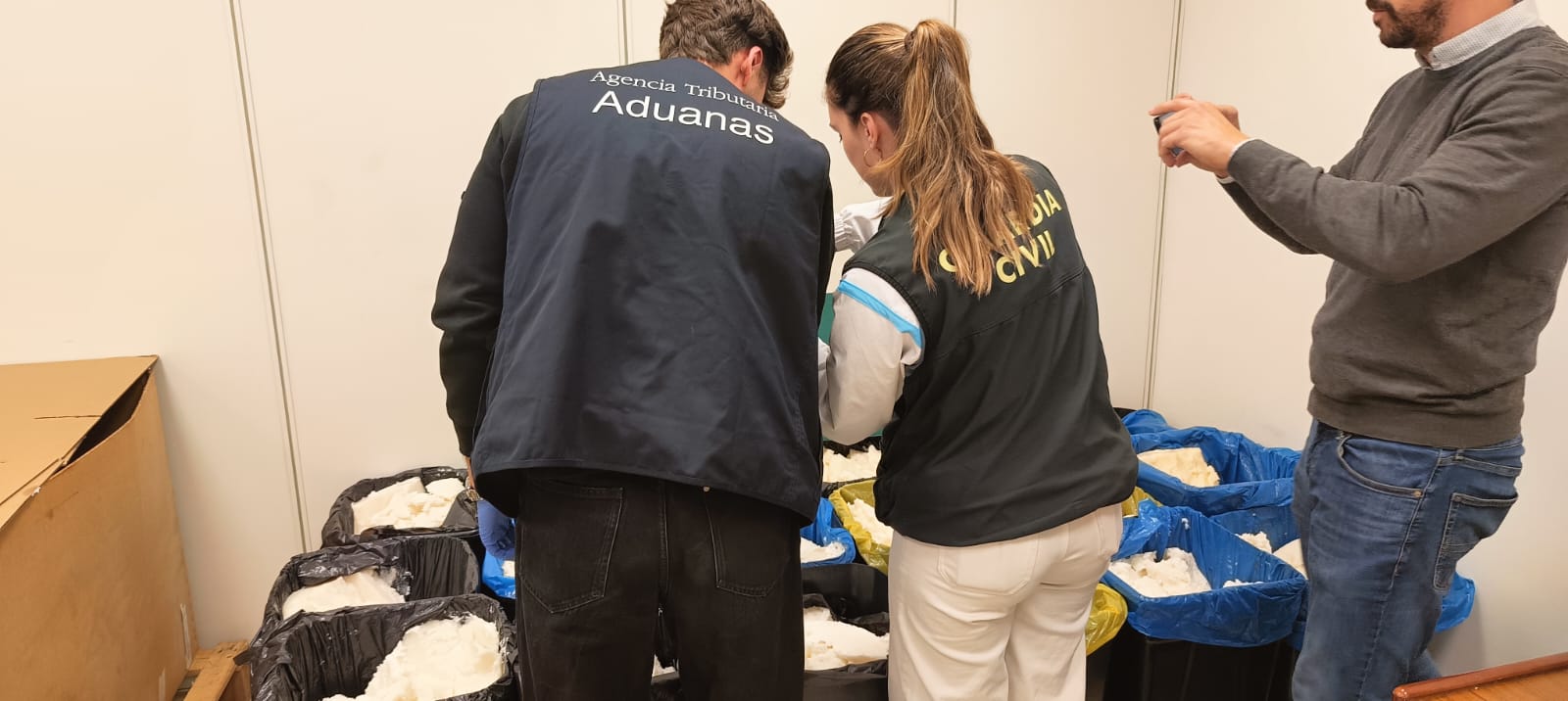 Intervenidos en Madrid 625 kilos de metanfetamina mezclada en un envío de aceite de coco procedente de México