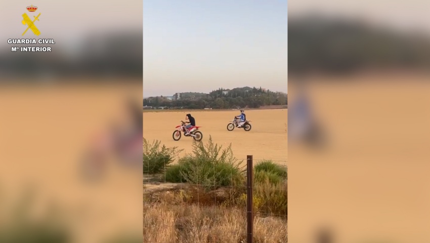 Detenido un menor y otro adulto investigado tras atentar contra guardias civiles en una concentración de motos ilegal en Jerez