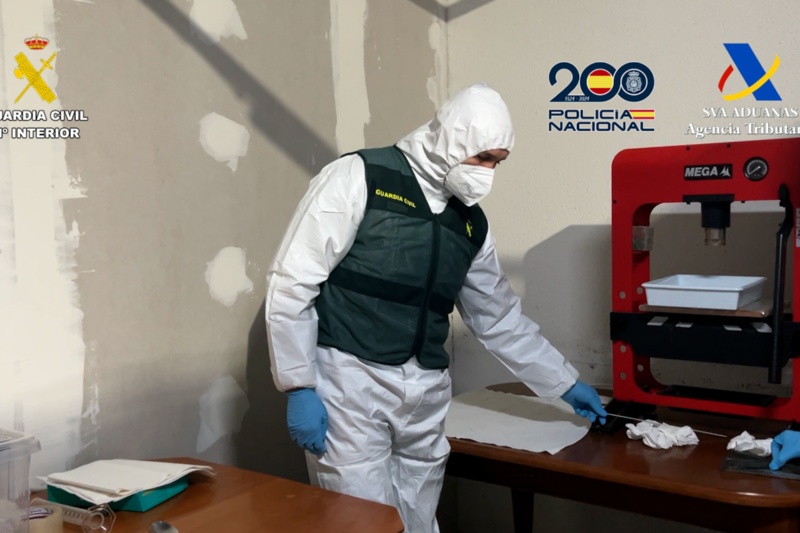 Efectos intervenidos de un laboratorio de clorhidrato