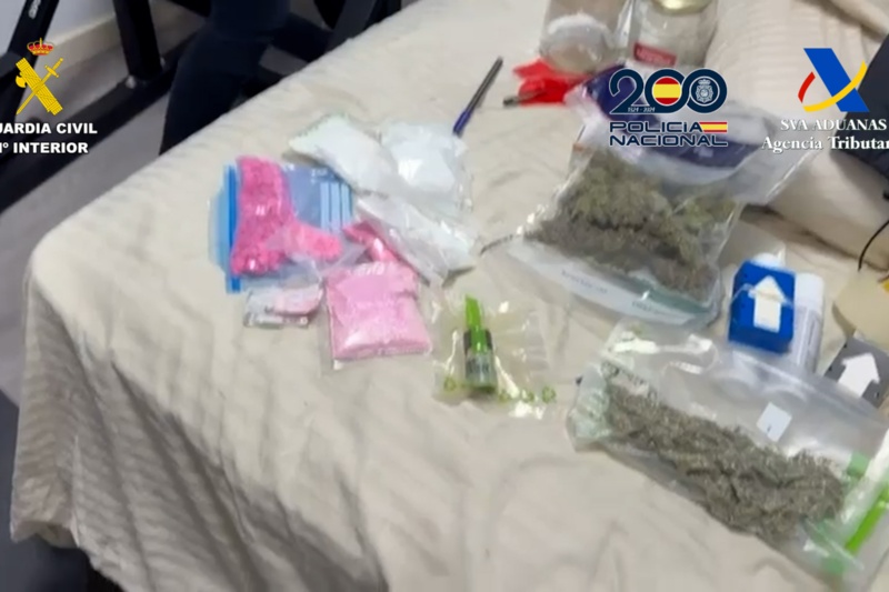 bolsas de cocaína rosa, MDMA, popers, marihuana