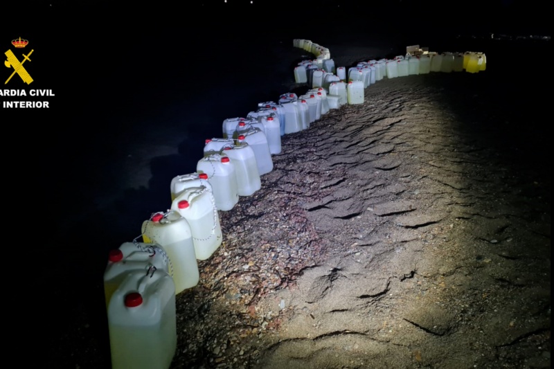 Garrafas plástico con combustible