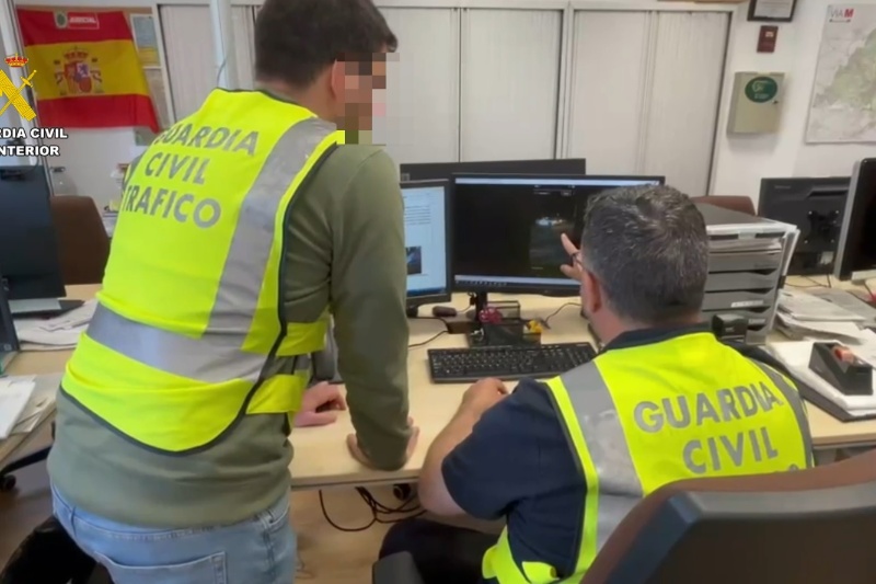 Agentes de la Guardia Civil durante el visionado de las pruebas Agentes de la Guardia Civil durante el visionado de las pruebas