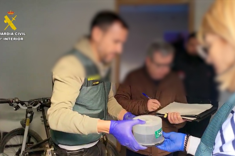 Momento del registro, recogiendo pruebas