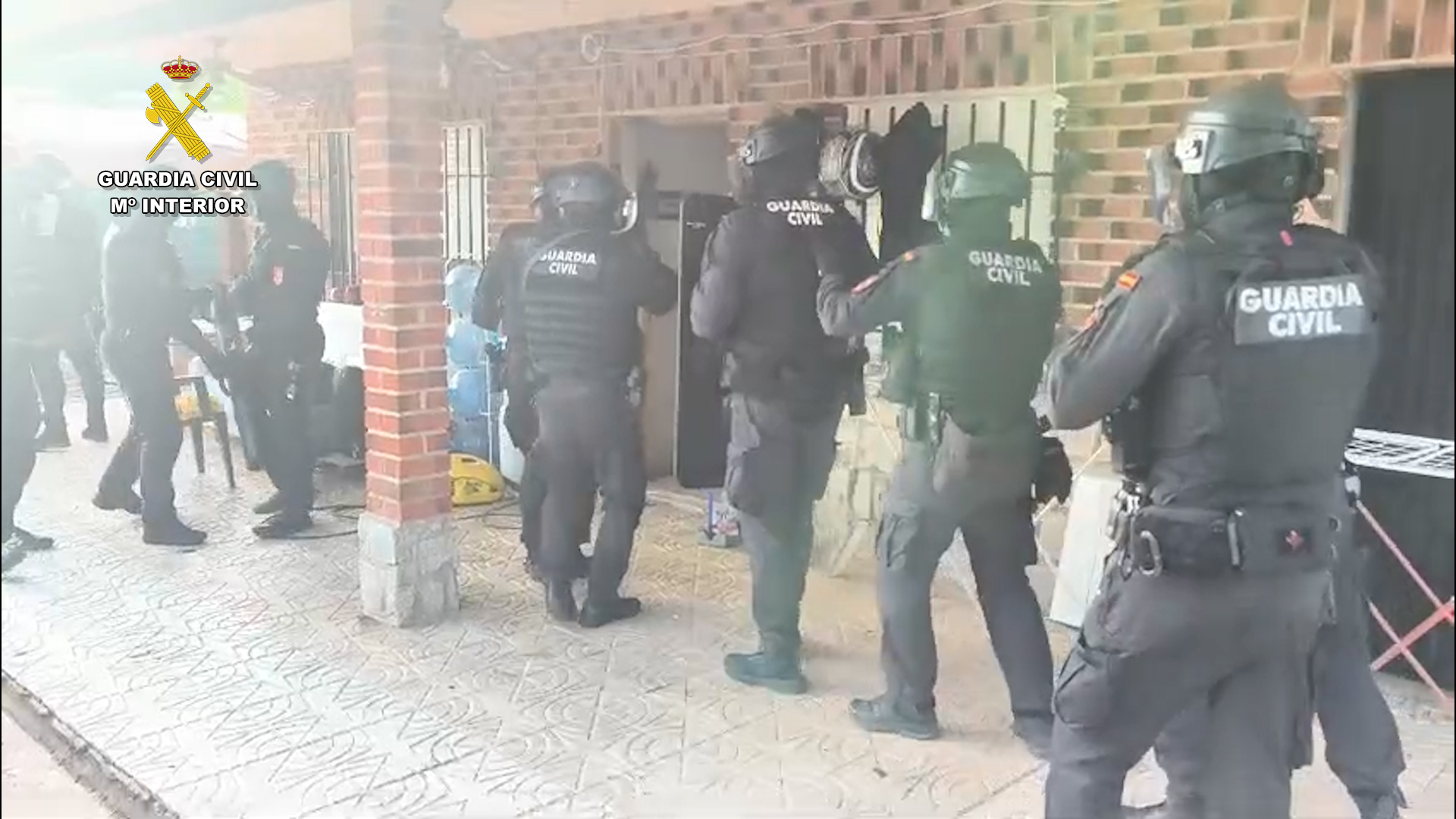 Entrada y registros de guardias civiles