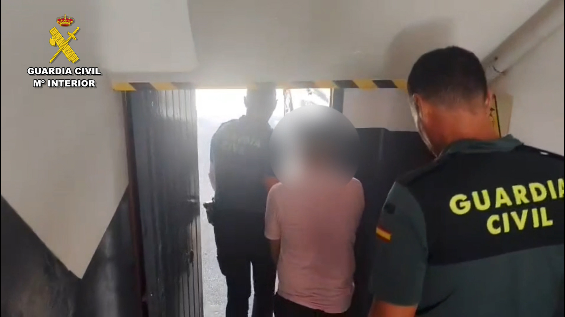 Momento de las detenciones por parte de la Guardia Civil