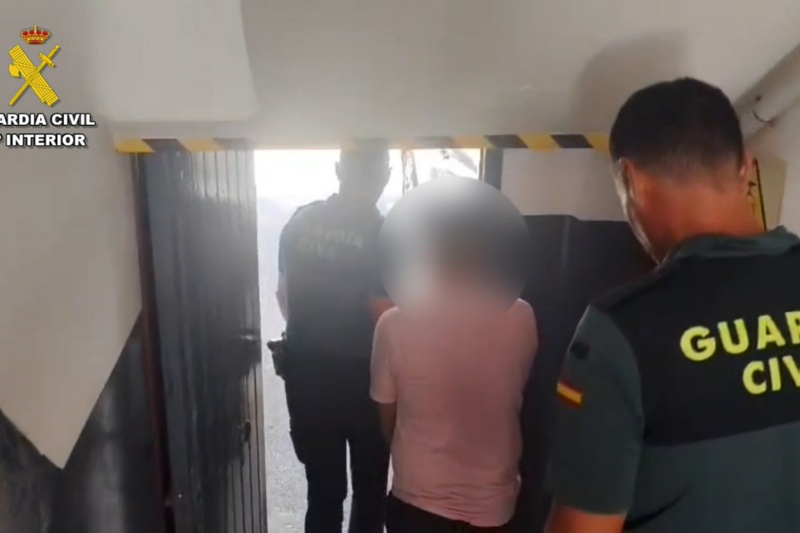 Momento de las detenciones por parte de la Guardia Civil Momento de las detenciones por parte de la Guardia Civil