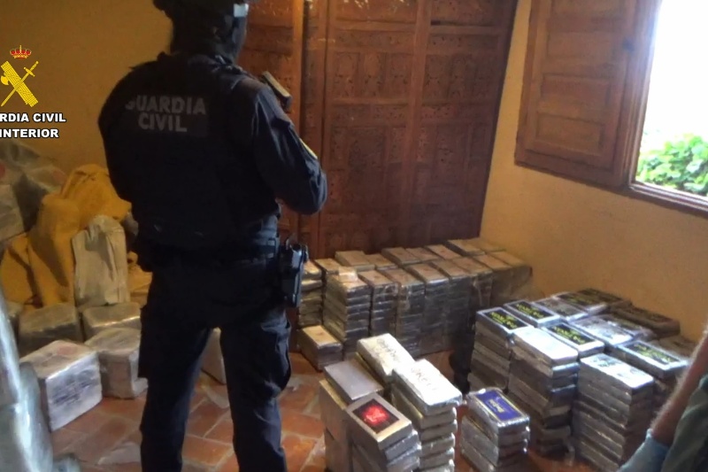 Guardia Civil custodiando 3.000 kg de cocaína intervenida en Guadalajara Guardia Civil custodiando 3.000 kg de cocaína intervenida en Guadalajara