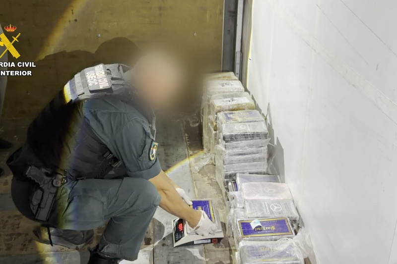Guardia Civil custodiando 3.000 kg de cocaína intervenida en Guadalajara Guardia Civil custodiando 3.000 kg de cocaína intervenida en Guadalajara