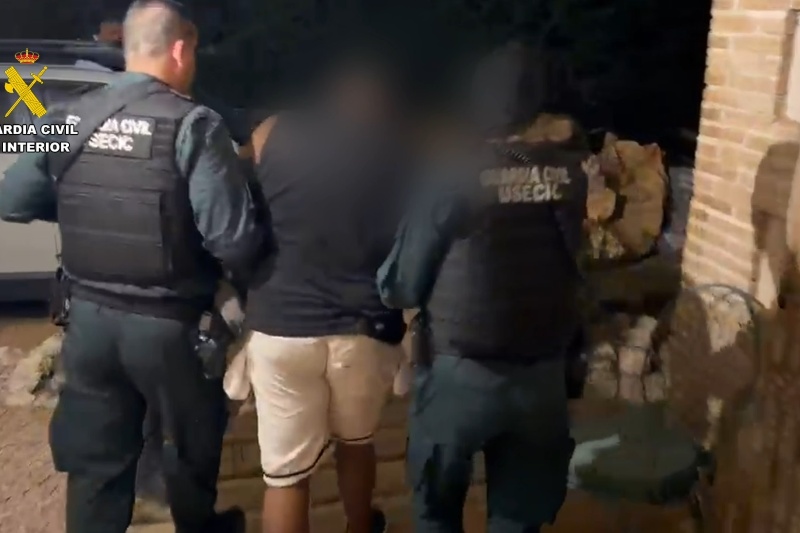 Guardia Civil custodiando 3.000 kg de cocaína intervenida en Guadalajara Guardia Civil custodiando 3.000 kg de cocaína intervenida en Guadalajara