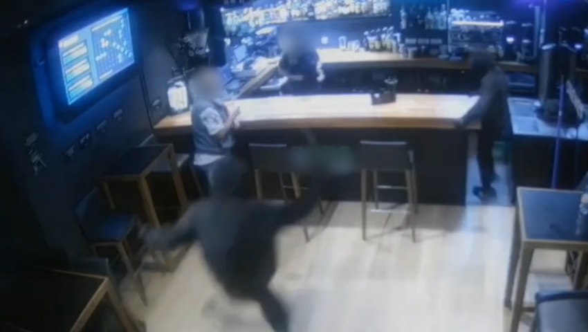 Detenidos dos hombres por atracar un salón de juegos en Águilas (Murcia)