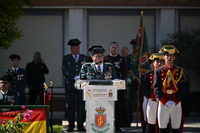 Palabras el coronel durante el acto de jura de bandera de la 172ª promoción de guardias jóvenes en el Colegio Duque de Ahumada de Valdemoro Palabras el coronel durante el acto de jura de bandera de la 172ª promoción de guardias jóvenes en el Colegio Duque de Ahumada de Valdemoro