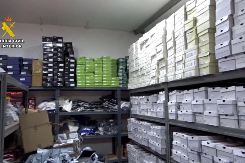Cajas con efectos falsificados intervenidos