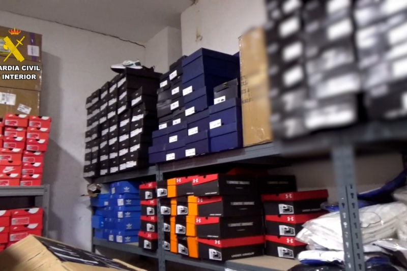 Cajas con efectos falsificados intervenidos