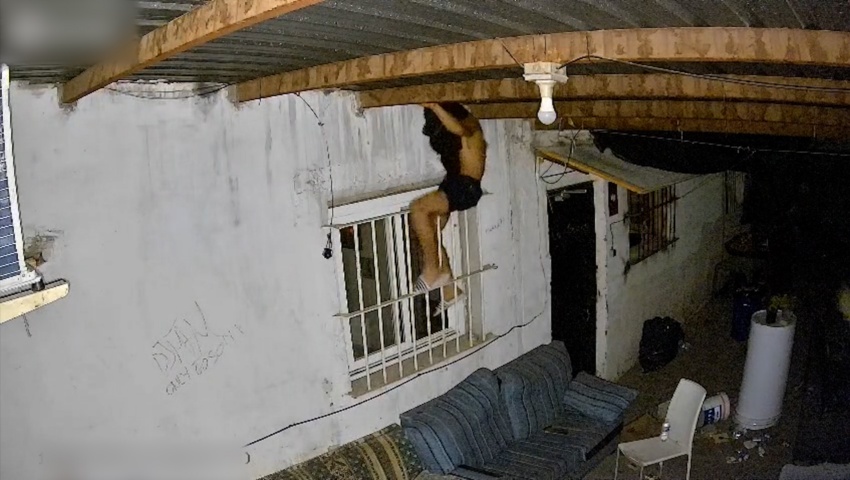 Detenido por robar en un local accediendo por las rejas de una ventana